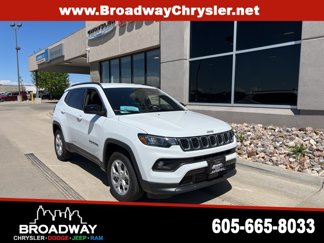 Used 2024 Jeep Compass Latitude image 1