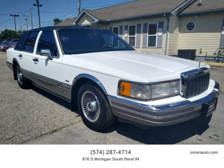 Used 1990 Lincoln Town Car Signature image 1