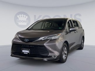 Used 2021 Toyota Sienna XLE image 1