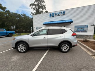 Used 2017 Nissan Rogue SV image 1