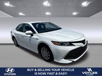 Used 2020 Toyota Camry LE image 1