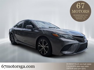 Used 2020 Toyota Camry SE image 1