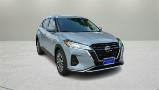 Used 2022 Nissan Kicks SV image 1