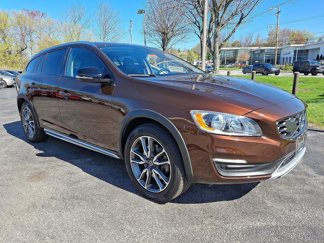 Used 2018 Volvo V60 T5 Cross Country w/ Convenience Package image 1
