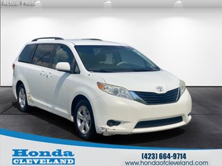 Used 2011 Toyota Sienna LE image 1