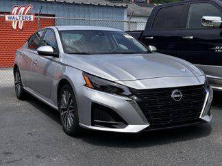Used 2024 Nissan Altima 2.5 SV image 1