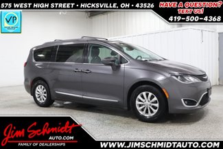 Used 2017 Chrysler Pacifica Touring-L image 1