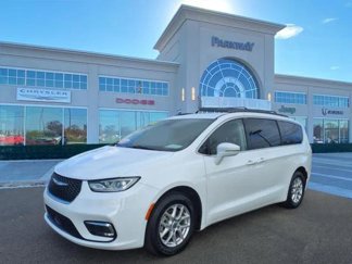 Certified 2022 Chrysler Pacifica Touring-L image 1