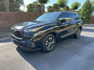 Used 2020 Toyota Highlander XLE image 1