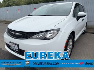 Used 2021 Chrysler Voyager L image 1