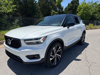 Used 2022 Volvo XC40 T5 R-Design w/ Advanced Package image 1