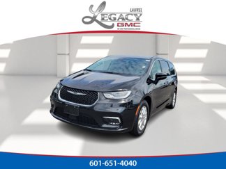 Used 2023 Chrysler Pacifica Touring-L image 1