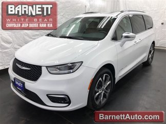 Used 2024 Chrysler Pacifica Pinnacle w/ Trailer Tow Group image 1