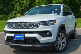 Used 2022 Jeep Compass Latitude image 1