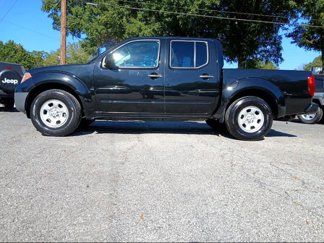 Used 2018 Nissan Frontier SV image 1