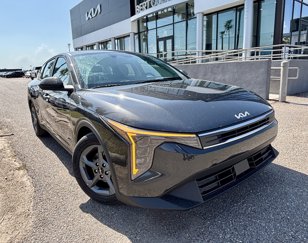 New 2025 Kia K4 LXS image 1