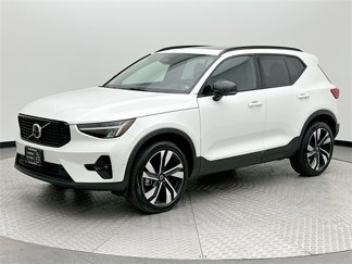Certified 2024 Volvo XC40 B5 Plus image 1