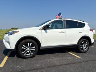 Used 2017 Toyota RAV4 LE image 1
