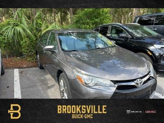 Used 2017 Toyota Camry SE image 1