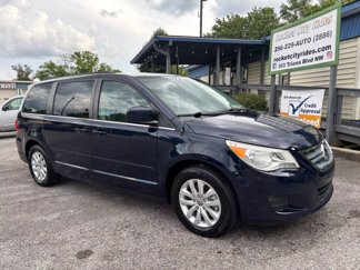 Used 2013 Volkswagen Routan SE image 1
