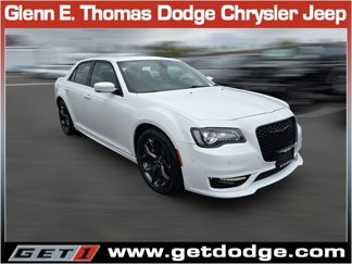 Certified 2022 Chrysler 300 Touring L w/ Comfort Group image 1