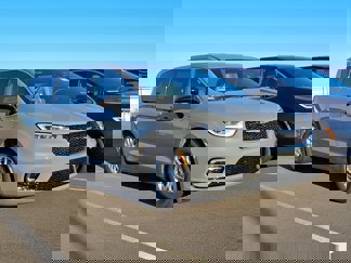 New 2025 Chrysler Pacifica Select image 1