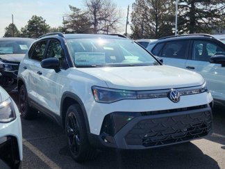 New 2025 Volkswagen Taos SE image 1