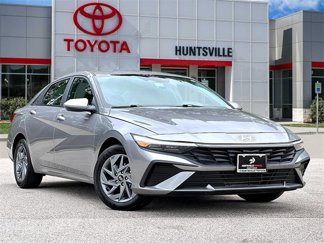 Used 2024 Hyundai Elantra SEL image 1