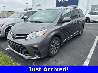 Used 2018 Toyota Sienna LE image 1