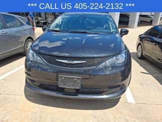 Used 2023 Chrysler Voyager LX image 1