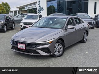 Used 2024 Hyundai Elantra SE image 1