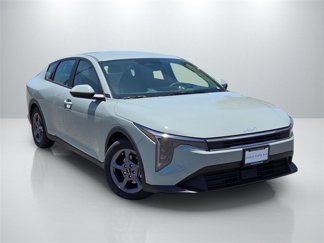 New 2025 Kia K4 LXS image 1