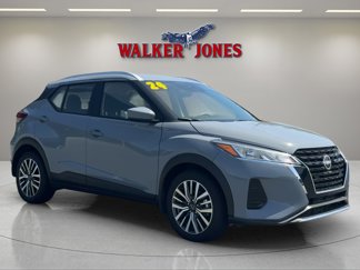 Used 2024 Nissan Kicks SV image 1