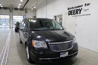 Used 2015 Chrysler Town & Country Limited image 1