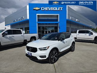 Used 2020 Volvo XC40 T5 R-Design image 1
