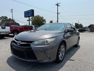 Used 2016 Toyota Camry SE image 1