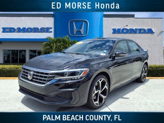 Used 2021 Volkswagen Passat 2.0T R-Line image 1