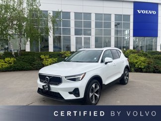 Used 2025 Volvo XC40 B5 Plus image 1
