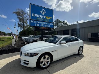 Used 2017 Jaguar XE image 1