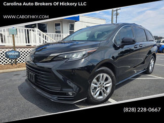 Used 2022 Toyota Sienna XLE Woodland Edition image 1