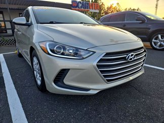 Used 2017 Hyundai Elantra SE image 1