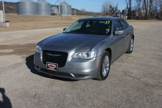 Used 2017 Chrysler 300 Limited image 1
