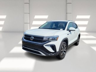 Used 2024 Volkswagen Taos SE image 1