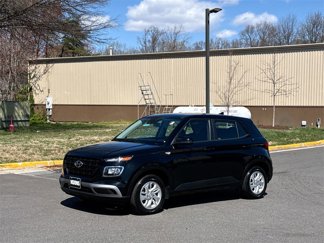 Used 2022 Hyundai Venue SE image 1