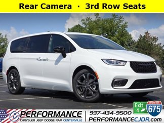 New 2026 Chrysler Pacifica Select image 1