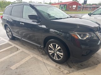 Used 2020 Nissan Pathfinder SV image 1