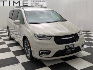 Used 2021 Chrysler Pacifica Touring-L image 1