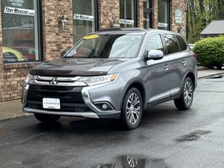 Used 2018 Mitsubishi Outlander SE image 1