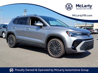 New 2025 Volkswagen Taos SE image 1