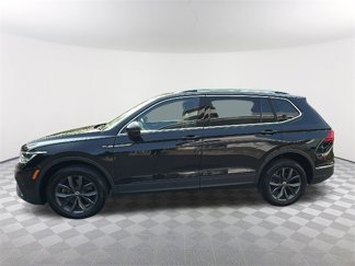 Used 2022 Volkswagen Tiguan SE image 1